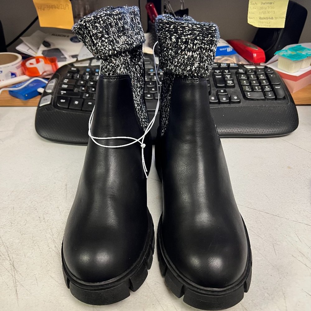 Women's Universal Thread Keeley Chelsea Boots - Black Memory Foam Size 9 1/2